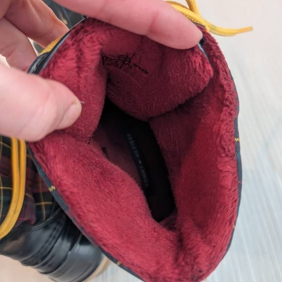 TOMMY HILFIGER Hessa Women's Black and Red Plaid Duck Boots Size 7 - Picture 8 of 9